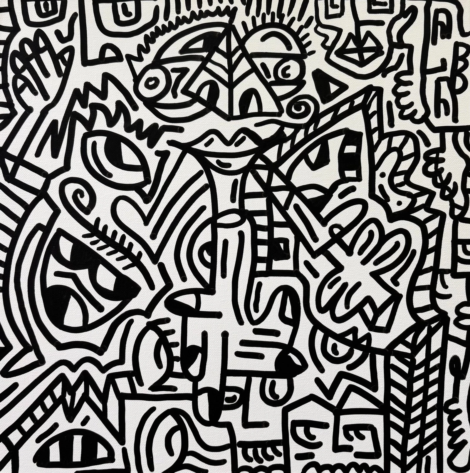 Trama de rostros, manos y casas pequeñas en trazo negro grueso sobre lienzo blanco cuadrado, con una cara de labios grandes arriba. Desorden 3. Acrílico sobre lienzo, 30 x 30 cm, 2026. Barcelona. Nicolás Lapadula