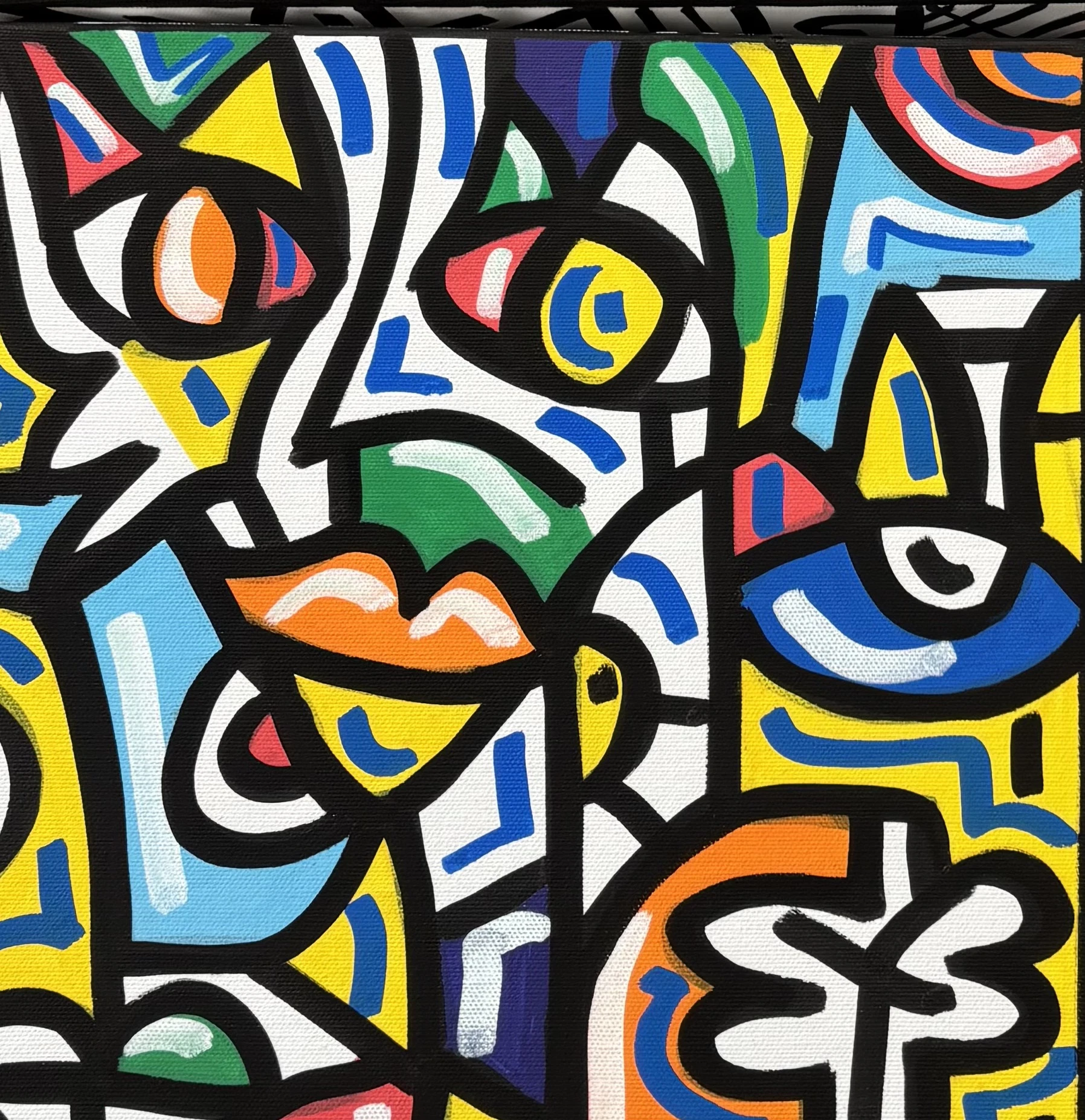 Rostro fragmentado con ojos amarillo y naranja y labios naranjas, entre formas azules, verdes y amarillas con contornos negros gruesos. Golf Feelings 3. Acrílico sobre lienzo, 30 x 30 cm, 2026. Caracas. Nicolás Lapadula