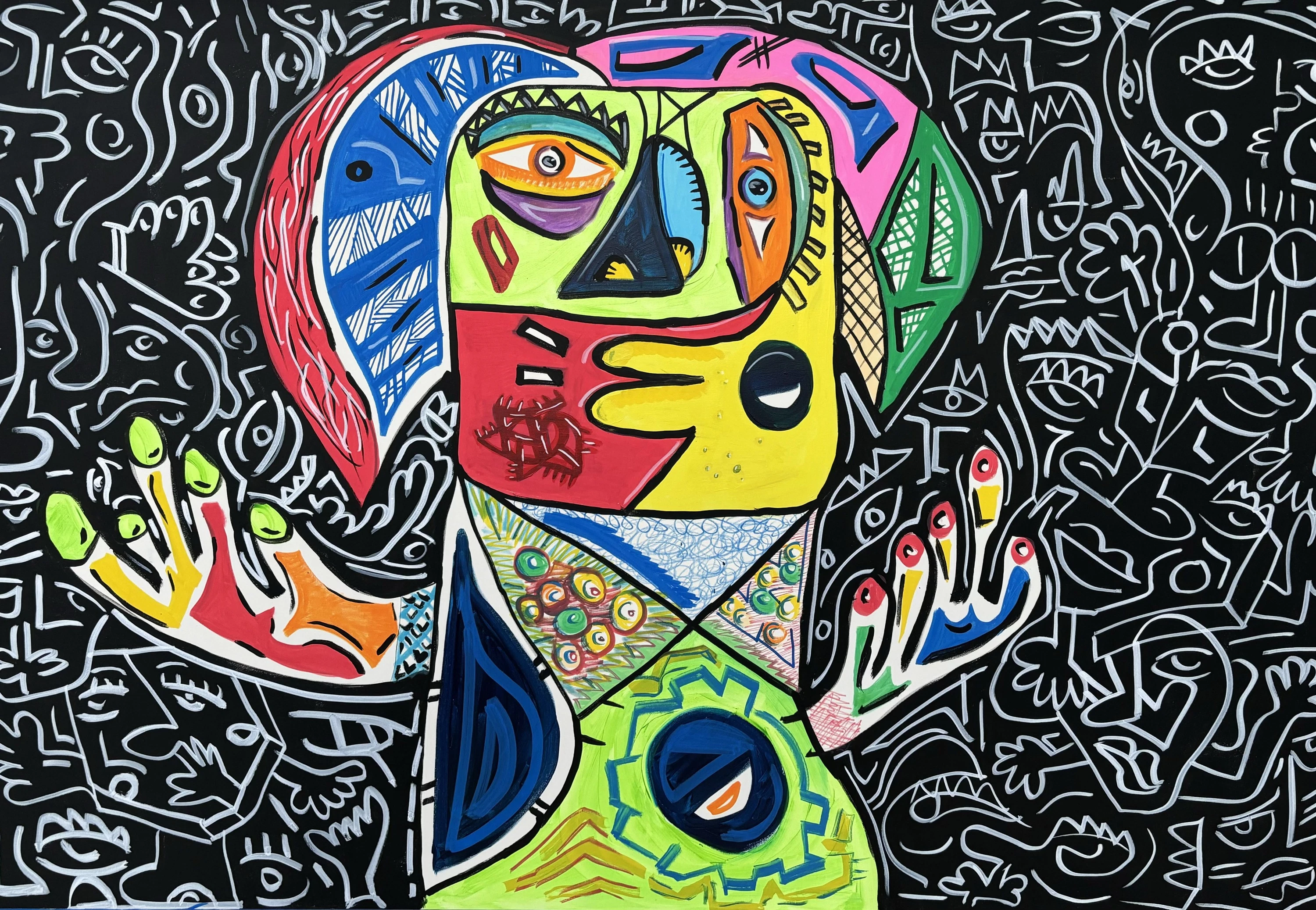 Figura frontal de rostro facetado en verde, amarillo, rojo y azul, con las manos abiertas, sobre fondo negro cubierto de garabatos blancos. Mujer de verdad. Acrílico sobre lienzo, 180 x 120 cm, 2024. Caracas. Nicolás Lapadula