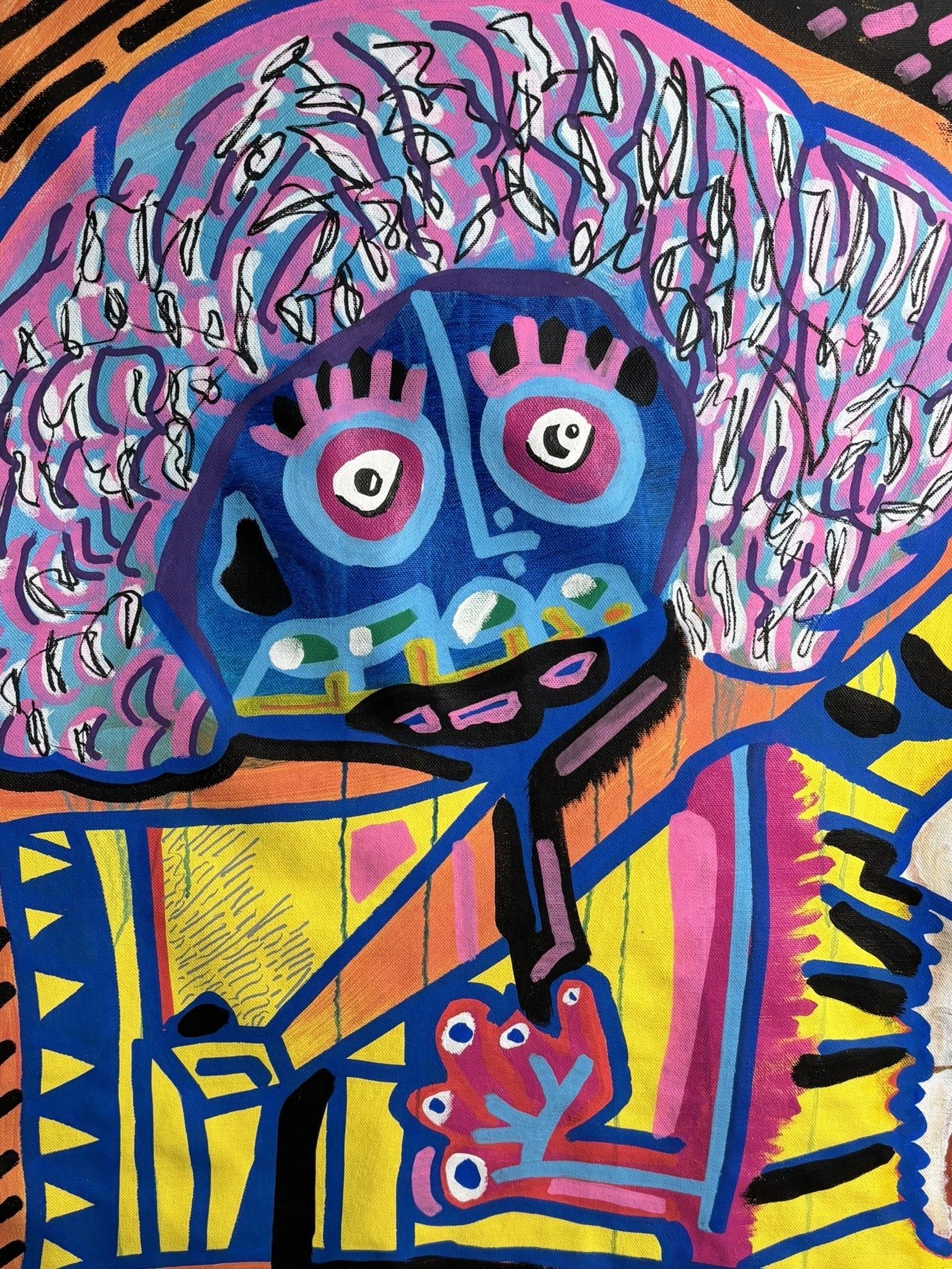Rostro azul de ojos rosados con pestañas y dientes verdes, rodeado de pelo rosado y morado garabateado en negro, sobre bloques amarillos y naranjas. Sin título. Acrílico sobre lienzo, 40 x 60 cm, 2026. Barcelona. Nicolás Lapadula