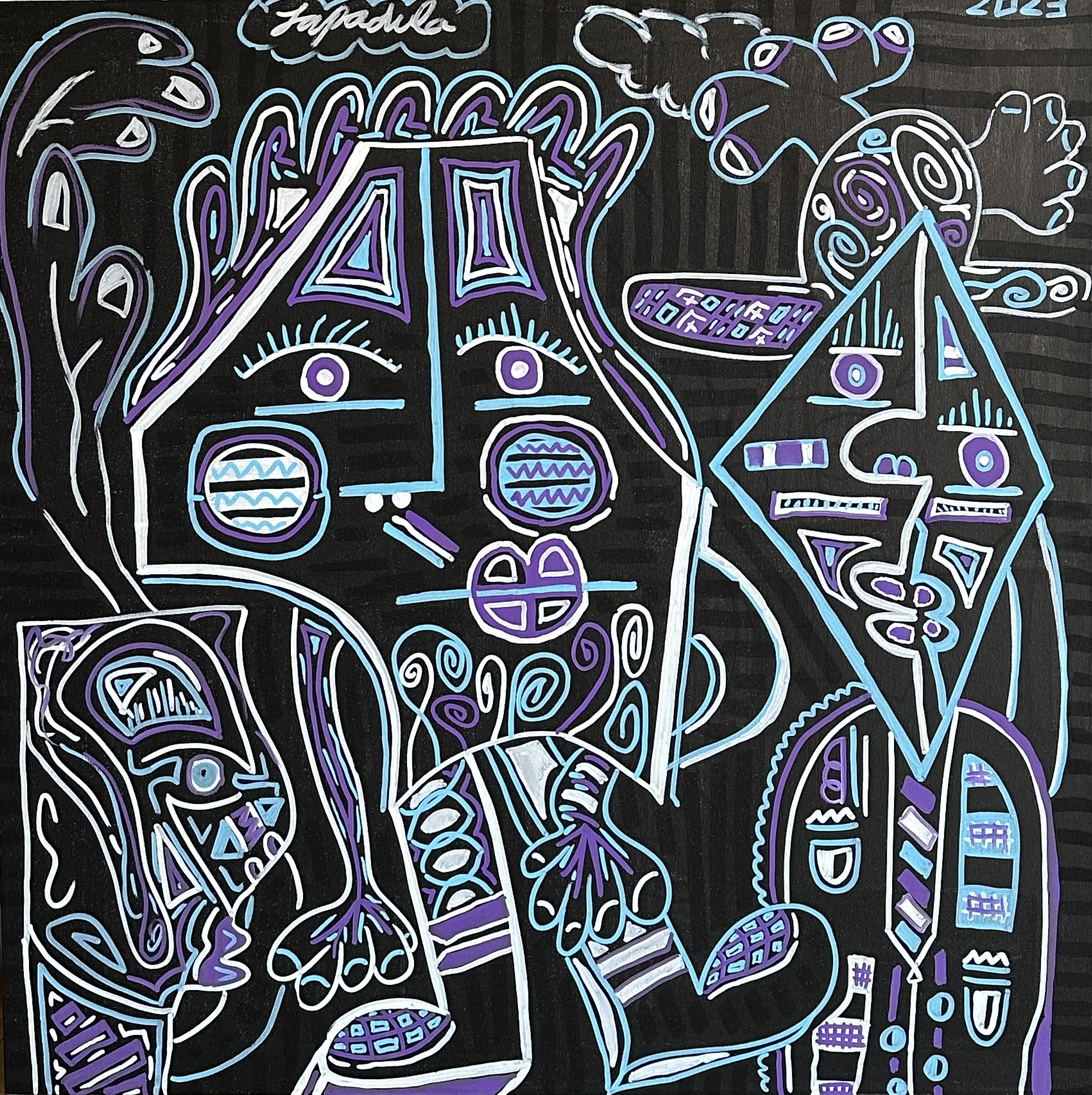 Figuras de rostro angular y ojos redondos, en líneas celestes, blancas y violetas sobre fondo negro rayado. Sin título. Acrílico sobre lienzo, 120 x 100 cm, 2023. Madrid. Nicolás Lapadula