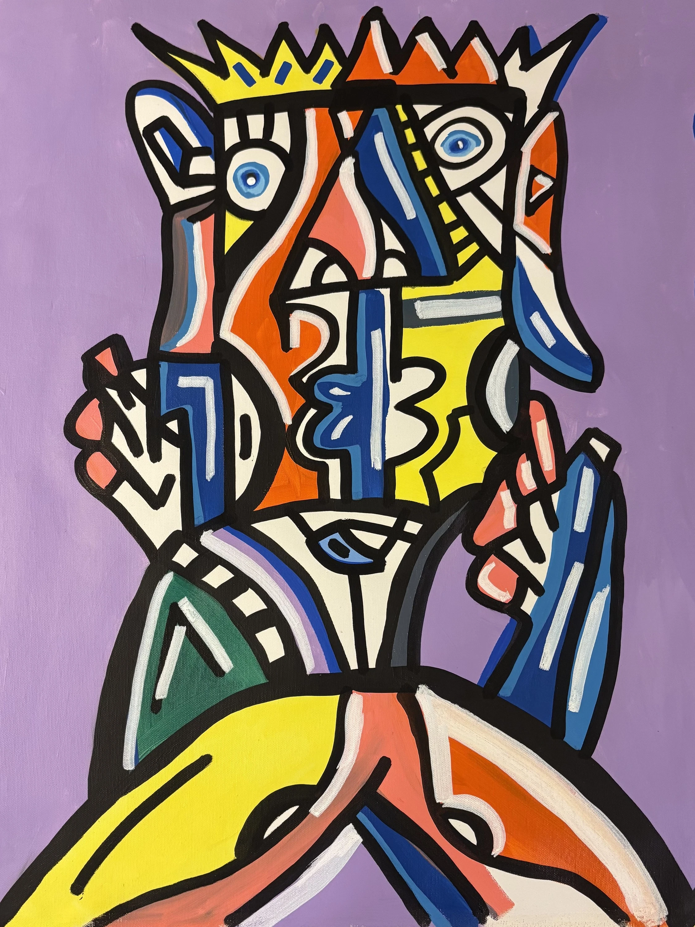 Figura de rostro dividido en naranja, amarillo y azul, con corona y manos alzadas, sobre fondo lila liso. Sin título. Acrílico sobre lienzo, 65 x 40 cm, 2026. Caracas. Nicolás Lapadula